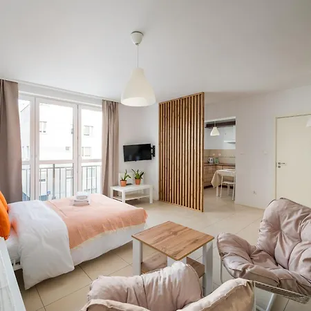 Liwiecka Bright By Bookinghost *