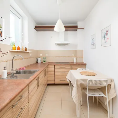 Liwiecka Bright By Bookinghost * ワルシャワ